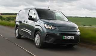 Fiat e-Doblo - front tracking